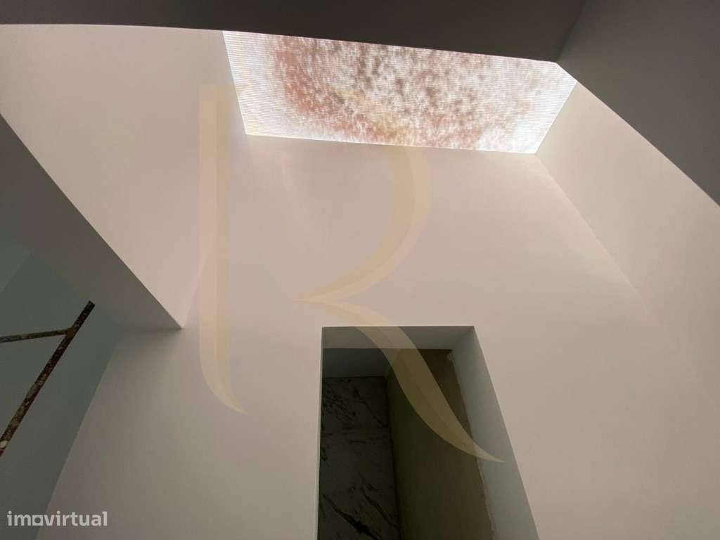 Moradia isolada T4 por terminar na Charneca da Caparica-19