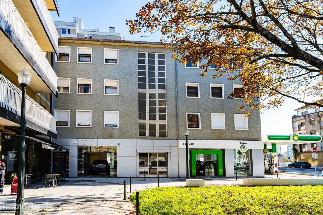 Apartamento T4 totalmente remodelado na Avenida da Boavista, Porto.-28