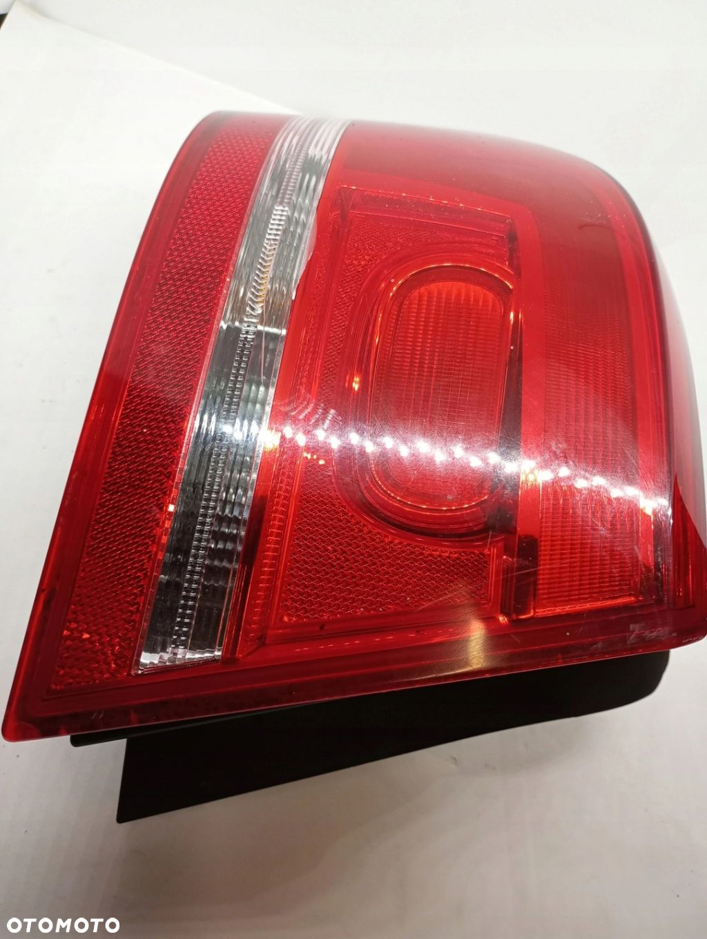 LAMPA LEWA TYLNA VW PASSAT B7 SEDAN VALEO - 10