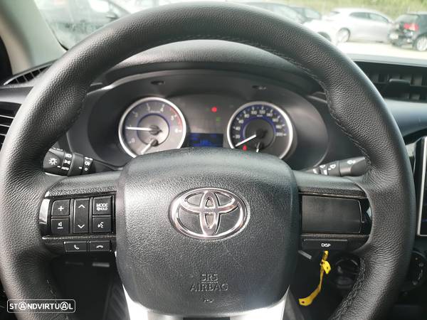 Toyota Hilux 2.4 D-4D 4WD CD CM - 7