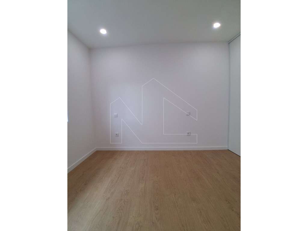 Moradia T2+1 Isolada e Térrea - Renovada em Estarreja-13