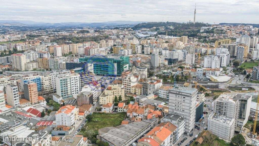 Moradia T2+1 Mezzanine c/ logradouro e anexo - Mafamude, Vila Nova de - Grande imagem: 3/33