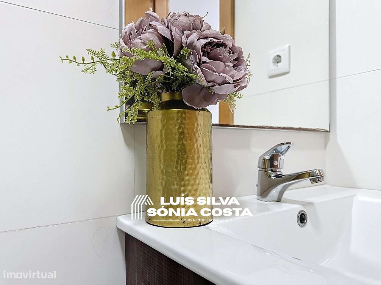 Loja transformada em Apartamento T1+1 Remodelado c/ 2 Varandas c/...-23