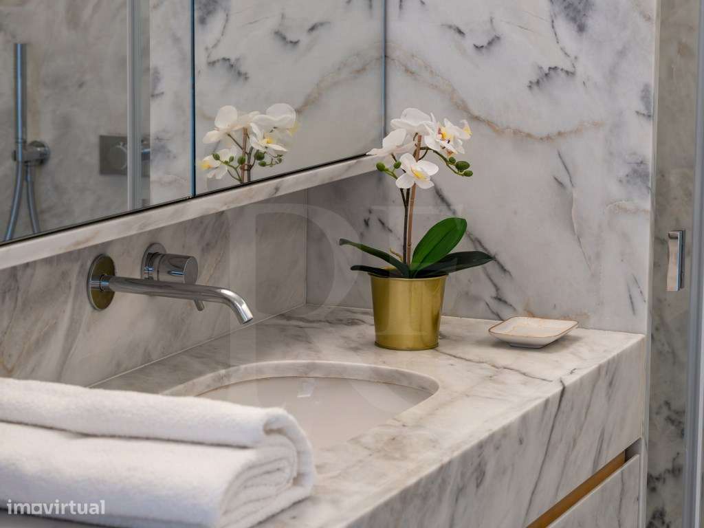 Moradia T3+1 Frente mar no Estoril, com 3 lugares de garagem e piscina-10