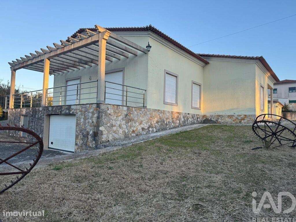 Casa tradicional T3 em Valado dos Frades de 563,00 m2 - Grande imagem: 2/28