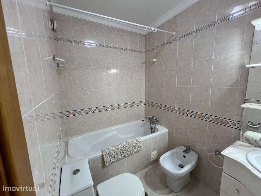 Apartamento T2 amplo com vista mar, a apenas 2 minutos da praia e 5...-15