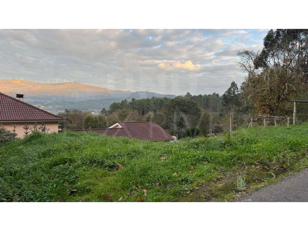 Moradia em ruína em S. Julião, Valença - Grande imagem: 5/14