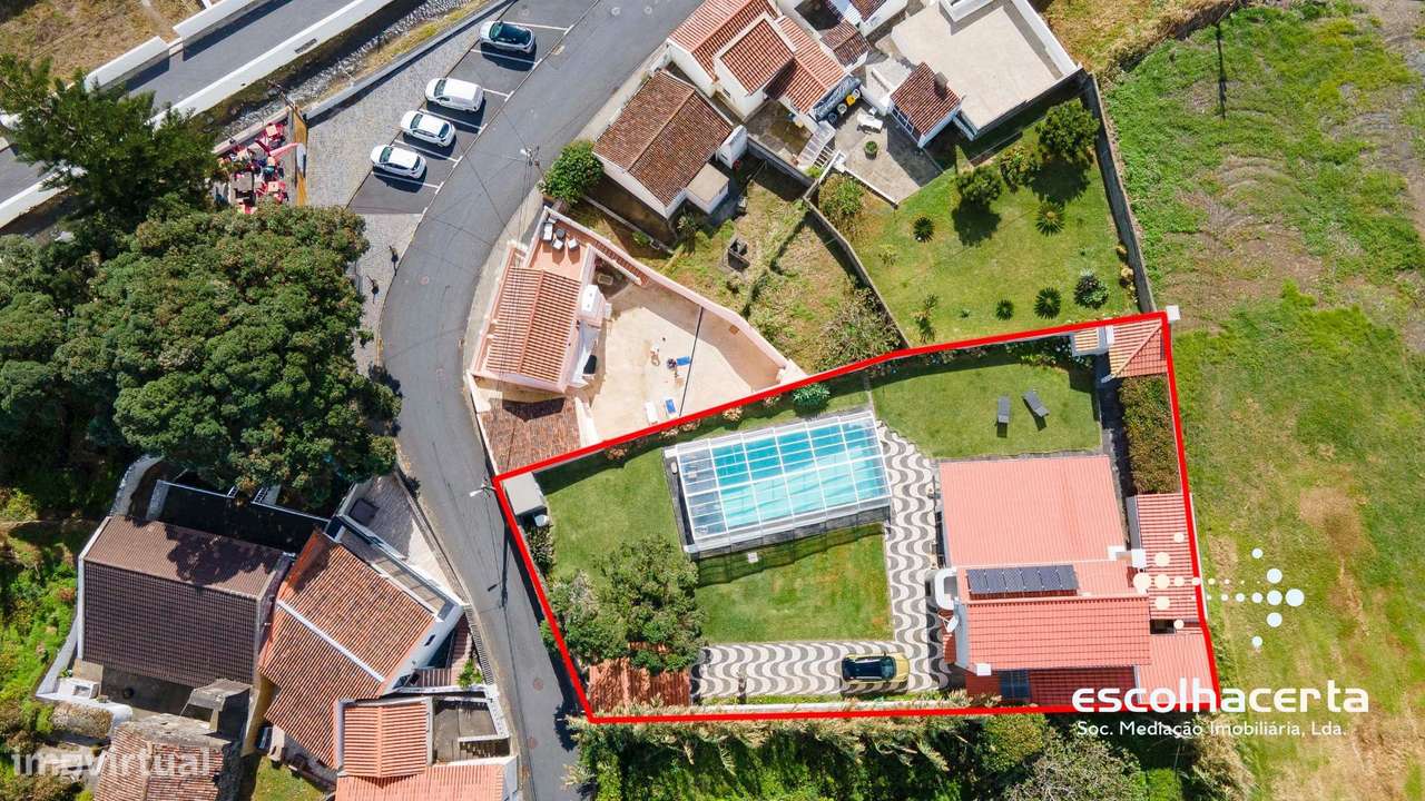 Villa de luxo com piscina coberta e vista para o mar-41