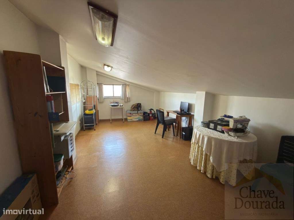 Apartamento T3+3 com garagem e sótão - São Martinho do Bispo-25