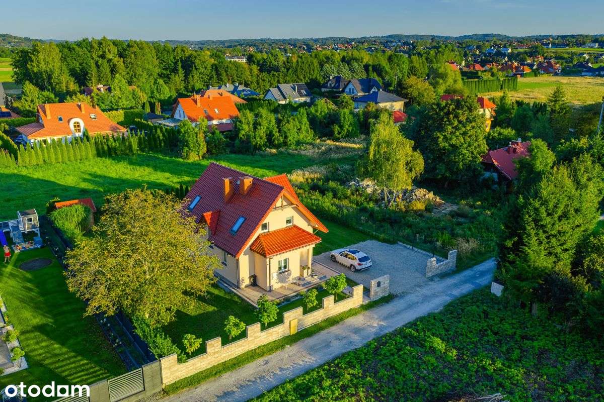10 ar | 4 pokoje | Piętrowy | Duży Taras | Spokój