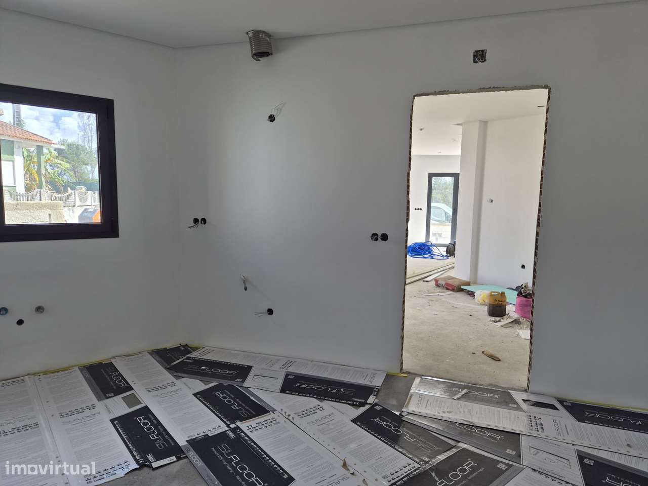 Moradia T3, térrea, geminada com garagem e jardim. Fração "B"-6
