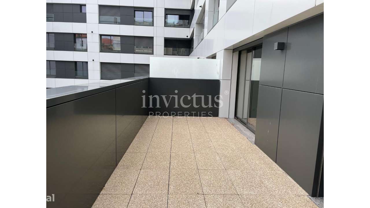 Apartamento T3 em plena Av. da Boavista-13