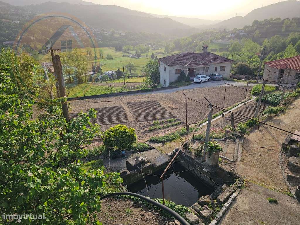 Moradia T4, em pedra, com terreno de 2.366 m² e Espigueiro datado d...-53