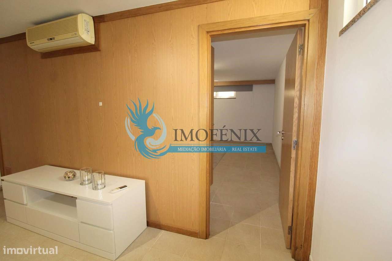 Moradia Geminada renovada T2+1 com piscina e garagem- Patroves- Albufe-35
