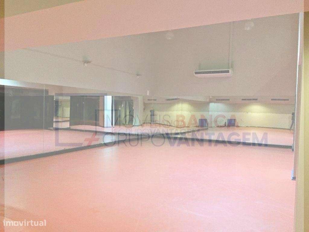 Comércio com 3361m2 em União Das Freguesias De Aldoar, Foz Do Douro... - Grande imagem: 5/10