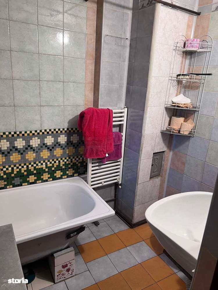 Casă de vânzare cu posibiliate de renovare/dezvoltare - Imagine principală: 4/10