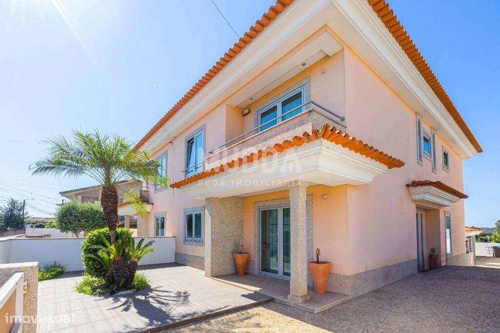 Excelente moradia geminada T4 em Santa Maria da Feira-50