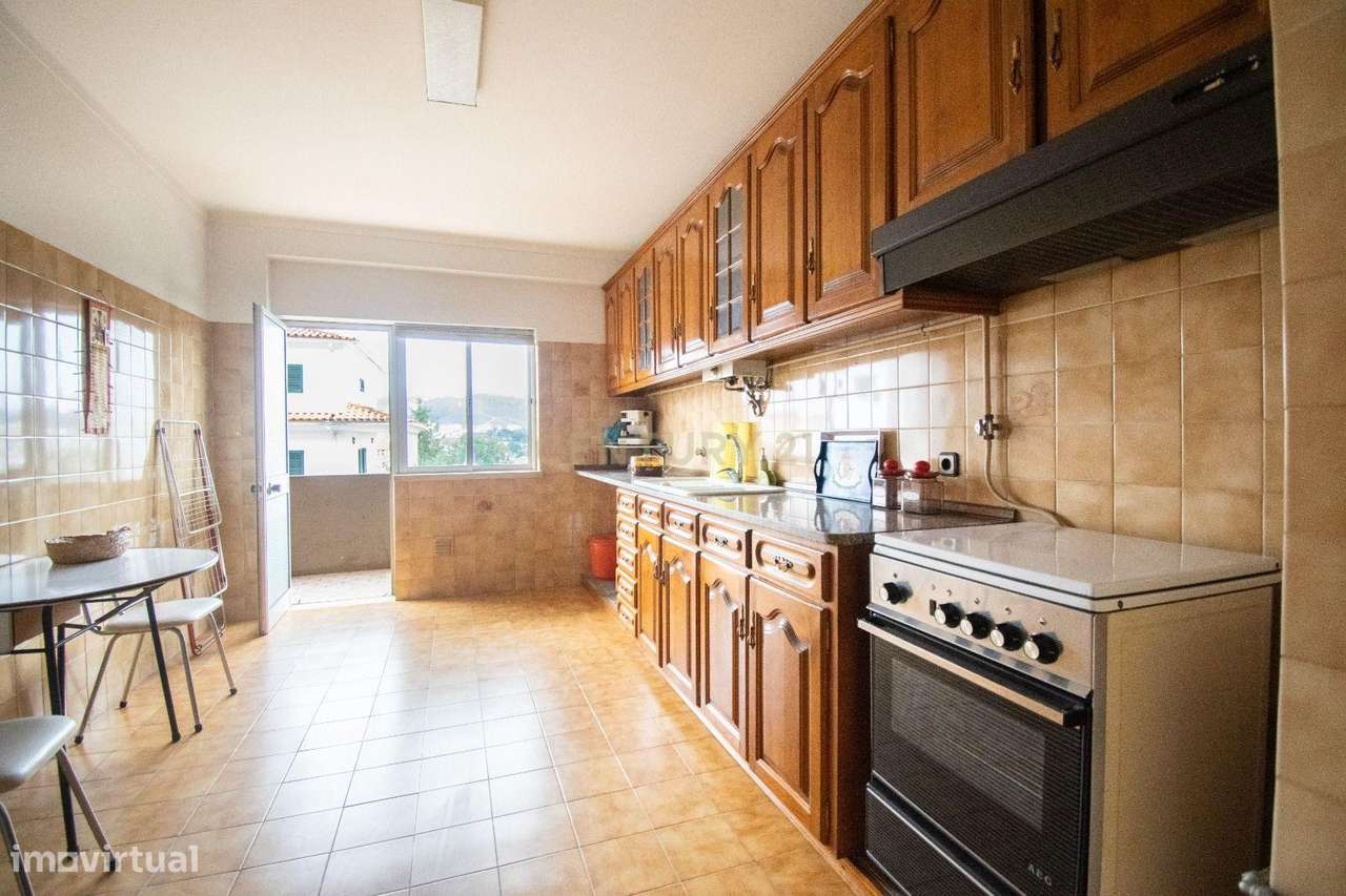 Apartamento T2 com Garagem e Vista Panorâmica – Rua António Jardim, Co - Grande imagem: 5/12