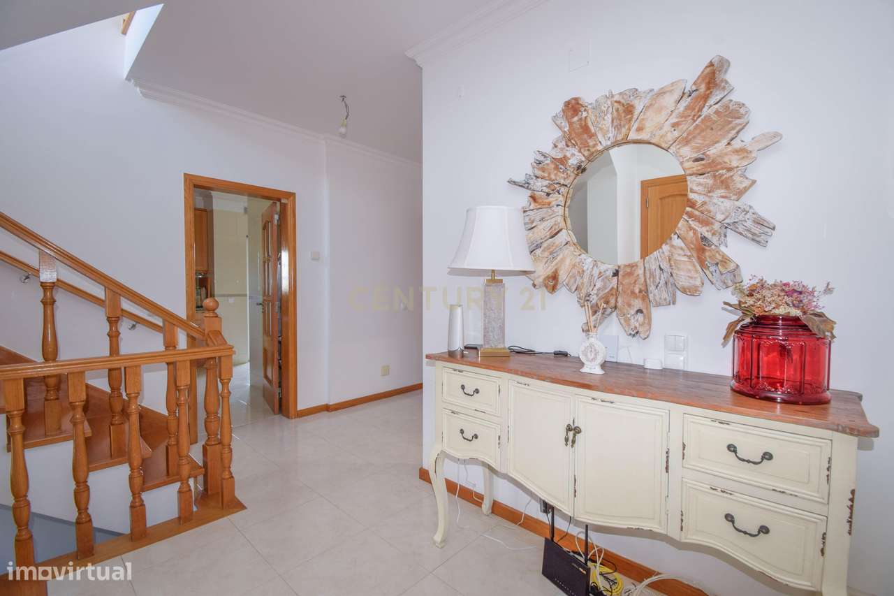 Moradia Gaveto T4 - Parede - Viva a poucos minutos do mar, com confort - Grande imagem: 4/42