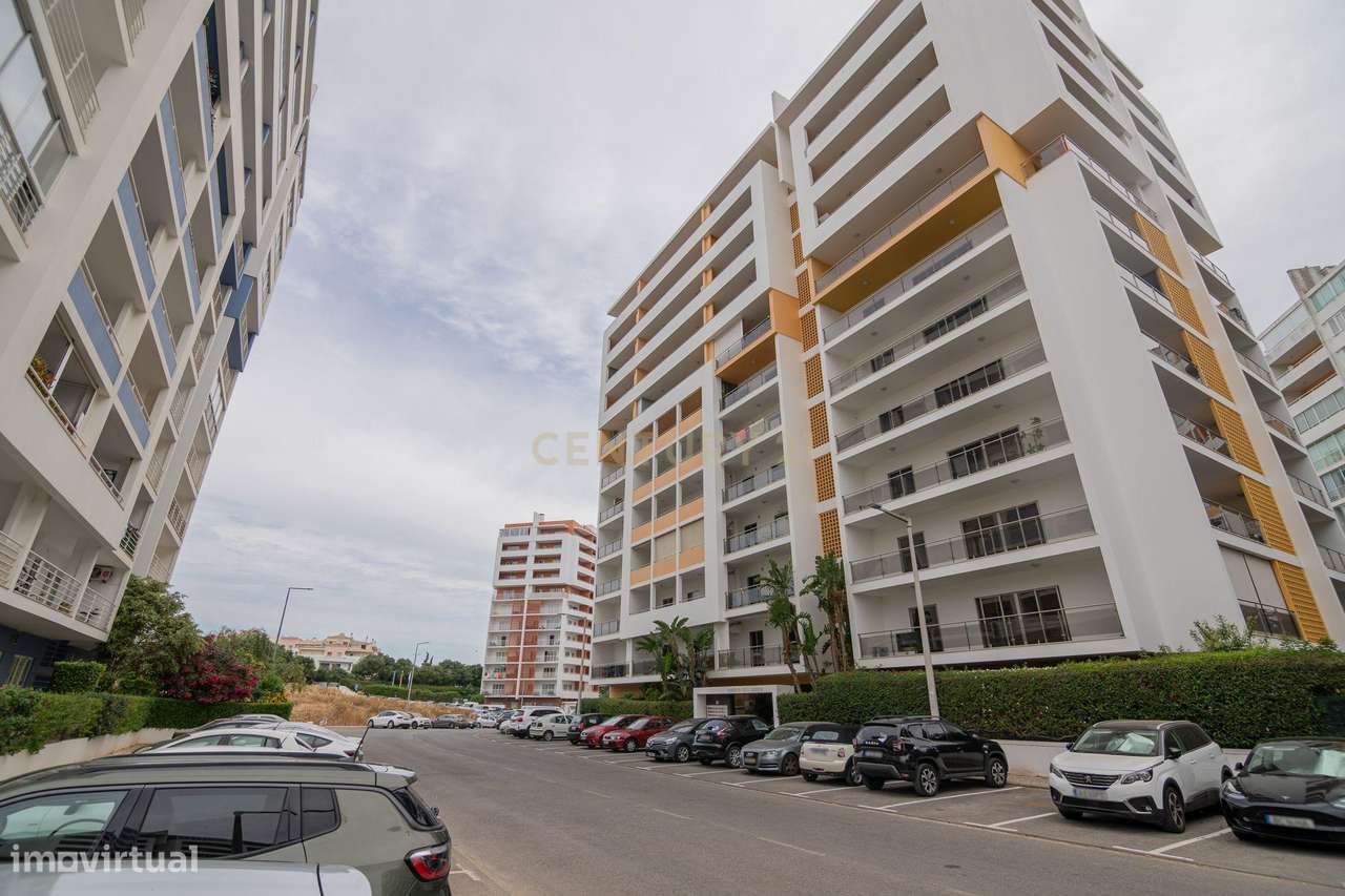 Apartamento T3 com Piscina e Garagem no Edifício Titã Praia da Rocha - Grande imagem: 2/59