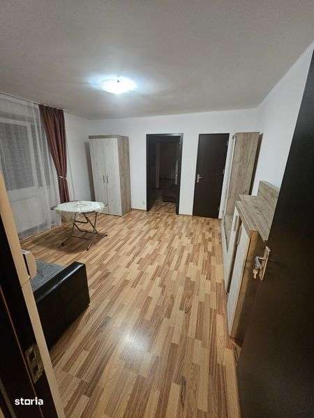 Vand apartament in centrul orasului Onesti etaj intermediar - Imagine principală: 5/7
