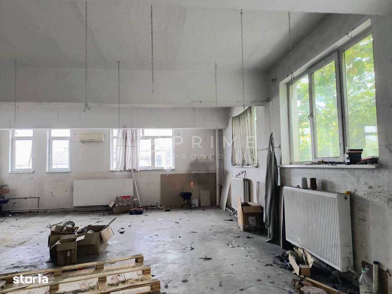 Clădire multifuncțională de vânzare – comerț, birouri și producție. - Imagine principală: 2/12