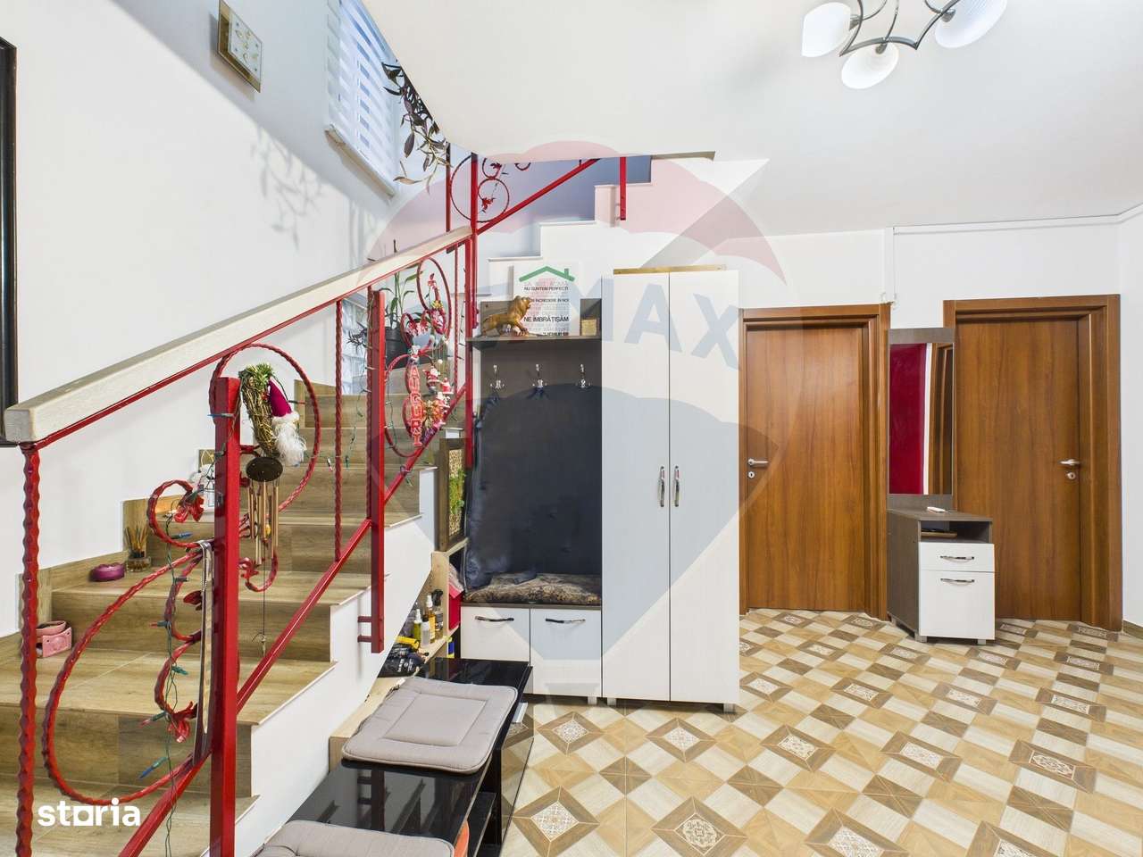 Casă / Vilă cu 5 camere de vânzare în zona Central-6