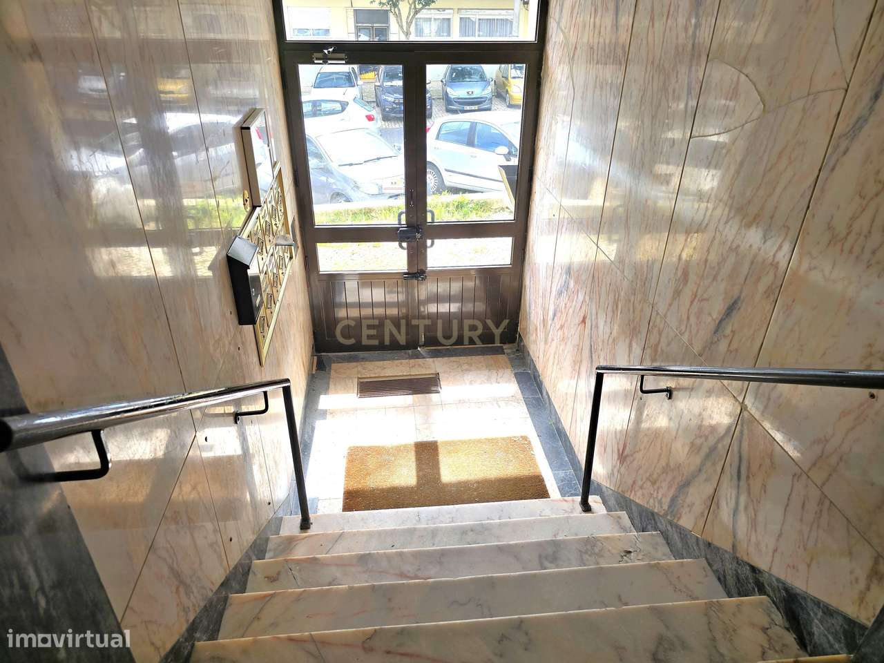 Apartamento T2 Totalmente Remodelado em Almada, Cova da Piedade-24