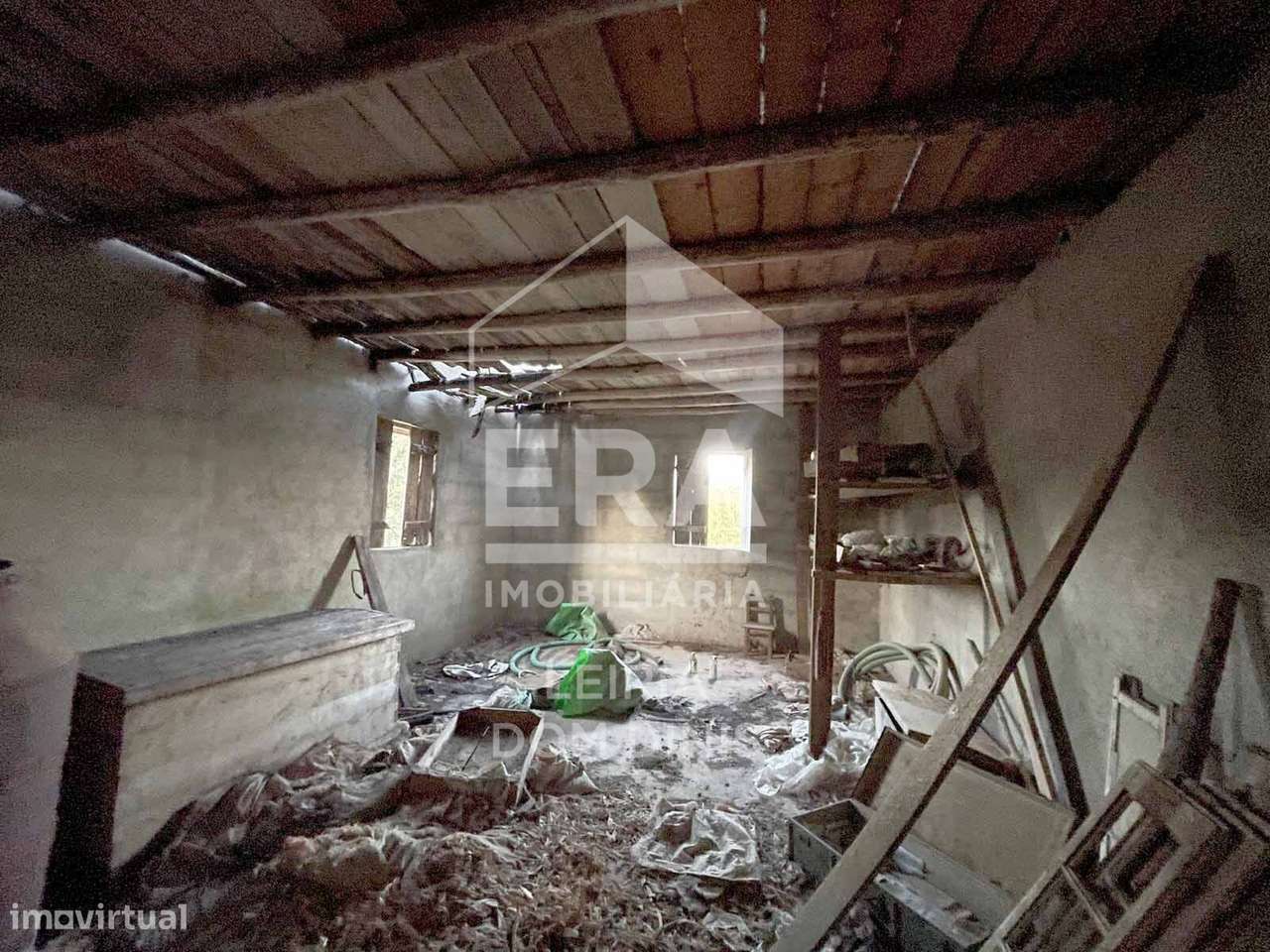 Moradia T3 em Ferreira do Zêzere implantada num terreno com 1000 m2-8