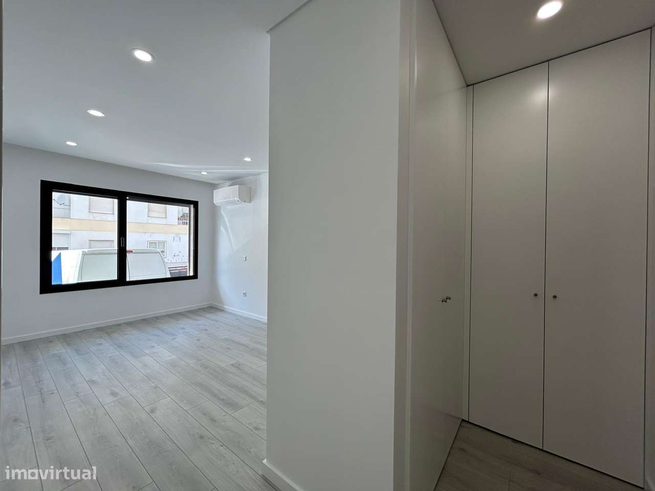 Apartamento T3 Novo com Varanda e Ar Condicionado-11