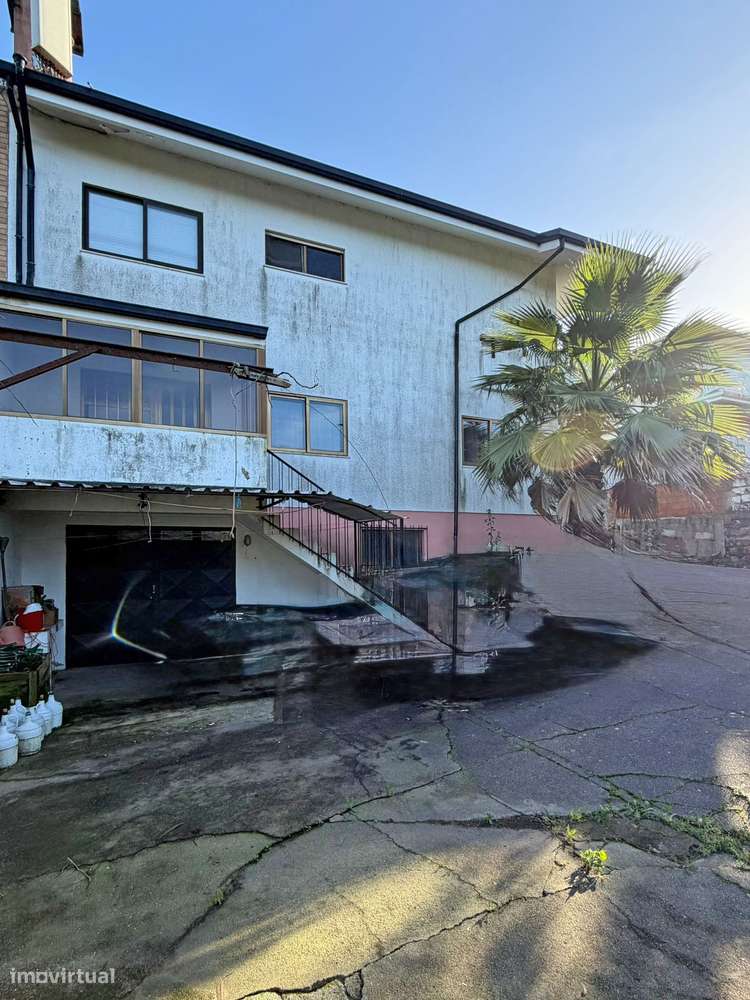 Moradia T4 de três frentes em Baguim do Monte - Exclusivo-25