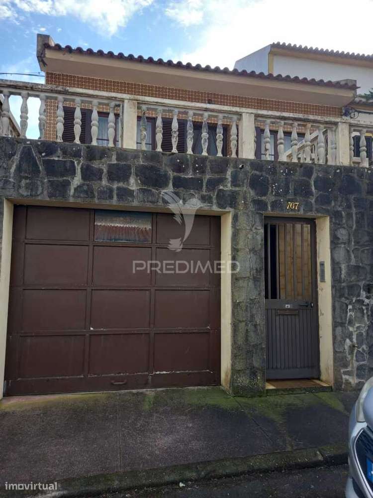 Moradia T4 na Praia da Vitória – Santa Cruz - Grande imagem: 2/32