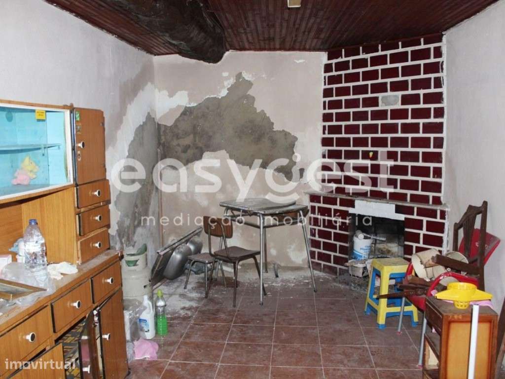 Moradia Tipologia T2 Unifamiliar inserida na vila do Tortosendo - Grande imagem: 5/13