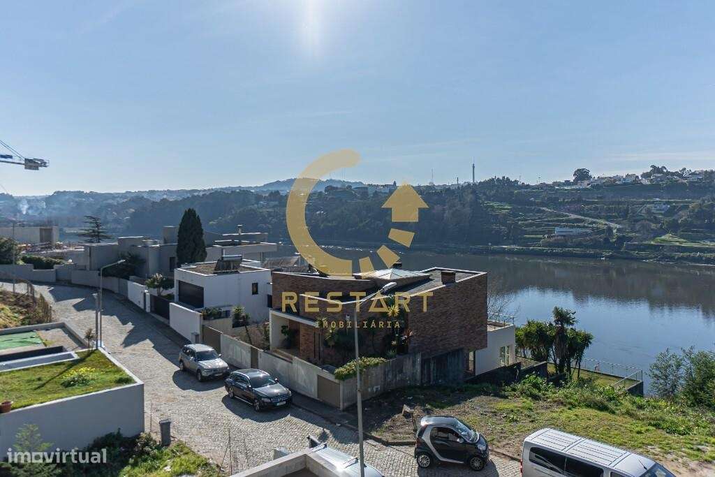 Moradia T4 de Luxo com Vistas Deslumbrantes sobre o Rio Douro-13