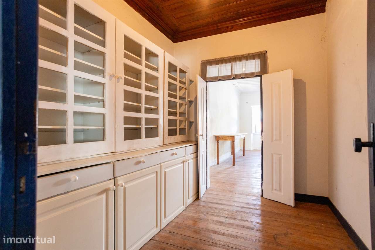 Moradia histórica T6 com piscina e anexo – centro de Salvaterra de Mag-19