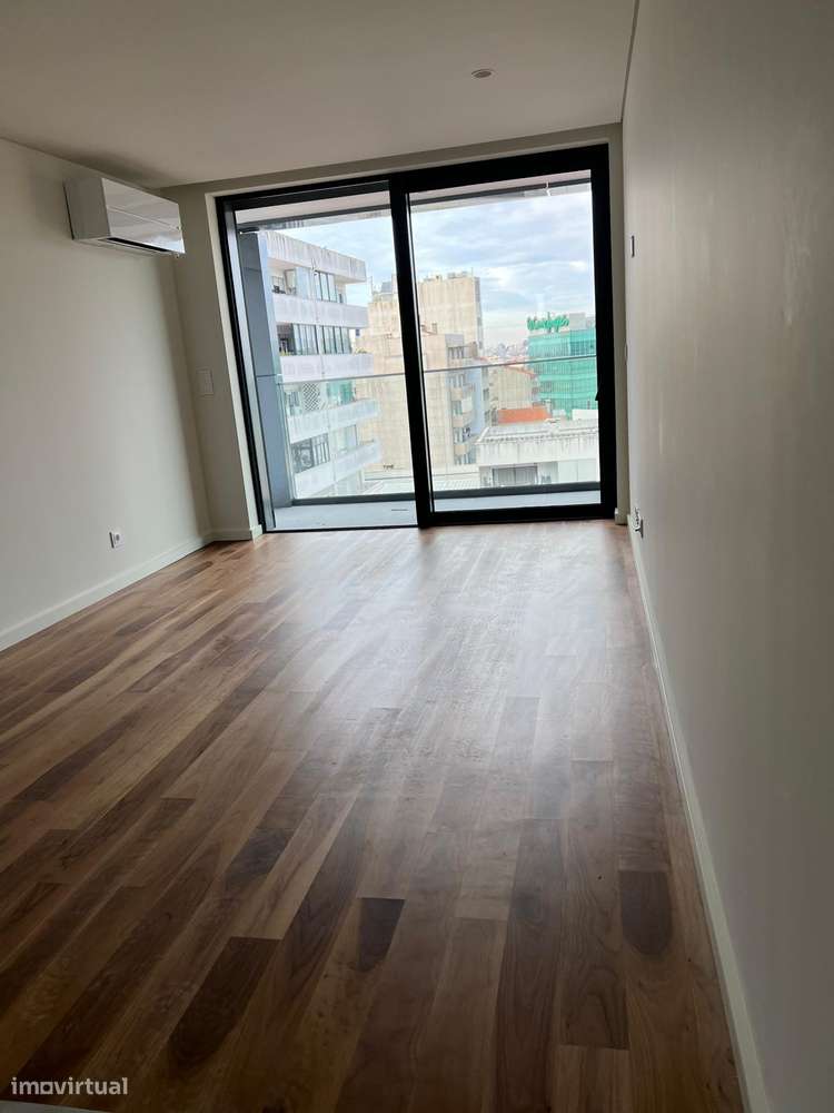 T3 Novo * V. N. Gaia Suite Varanda Tipo Terraço Lug Garag Duplo Metro-11