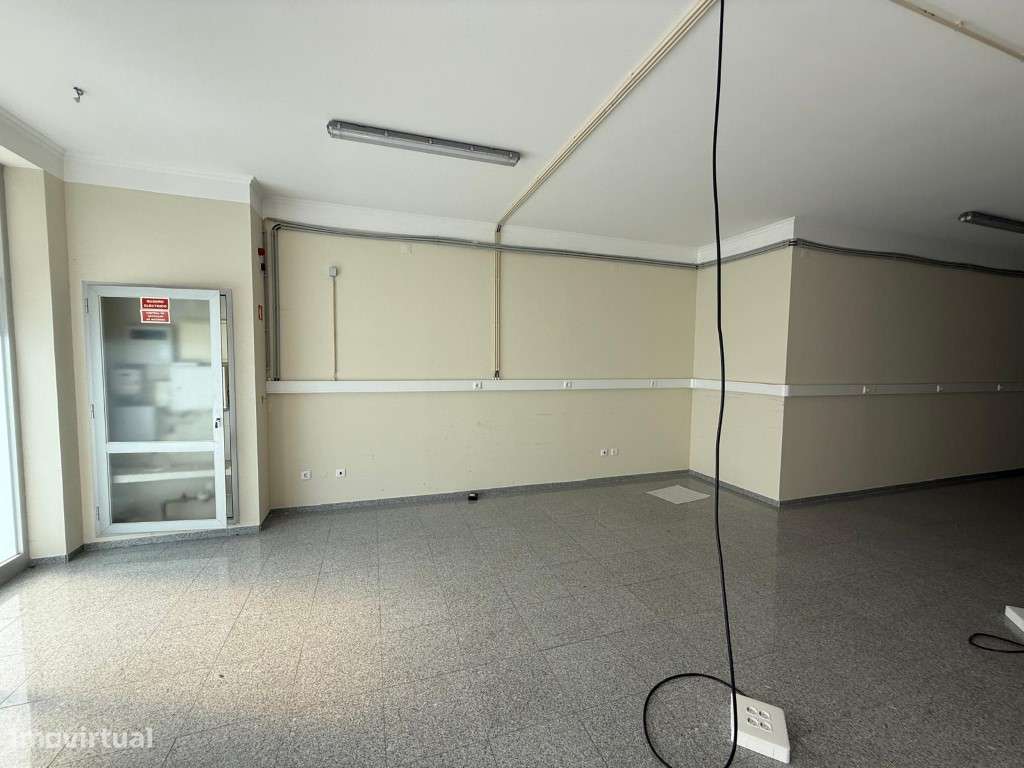 Loja de excelência junto à Rotunda da Boavista - Grande imagem: 5/19