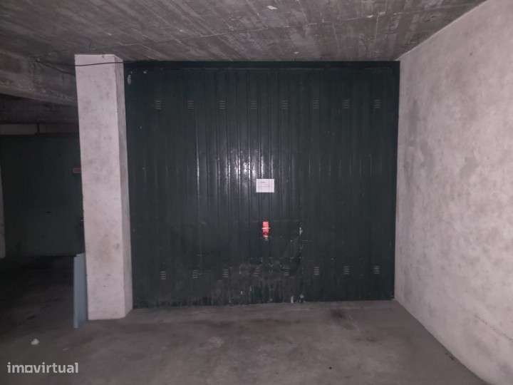 Garagen e estacionamento em Almeirim, Almeirim - Grande imagem: 3/5