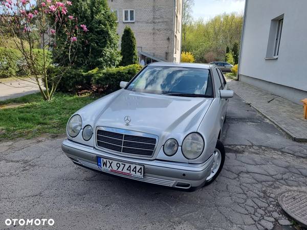 Mercedes-Benz Klasa E 200 Classic - 2