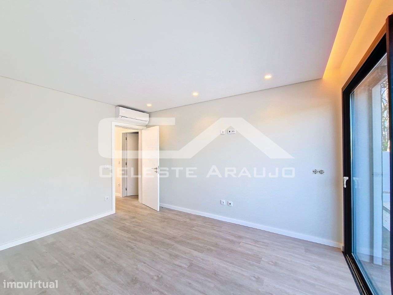 Moradia T3+1 Nova em Espinho-14