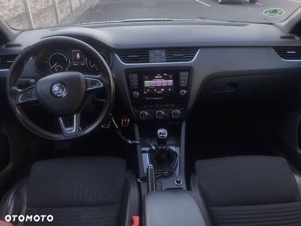 Skoda Octavia Combi 2.0 TDI RS - 8