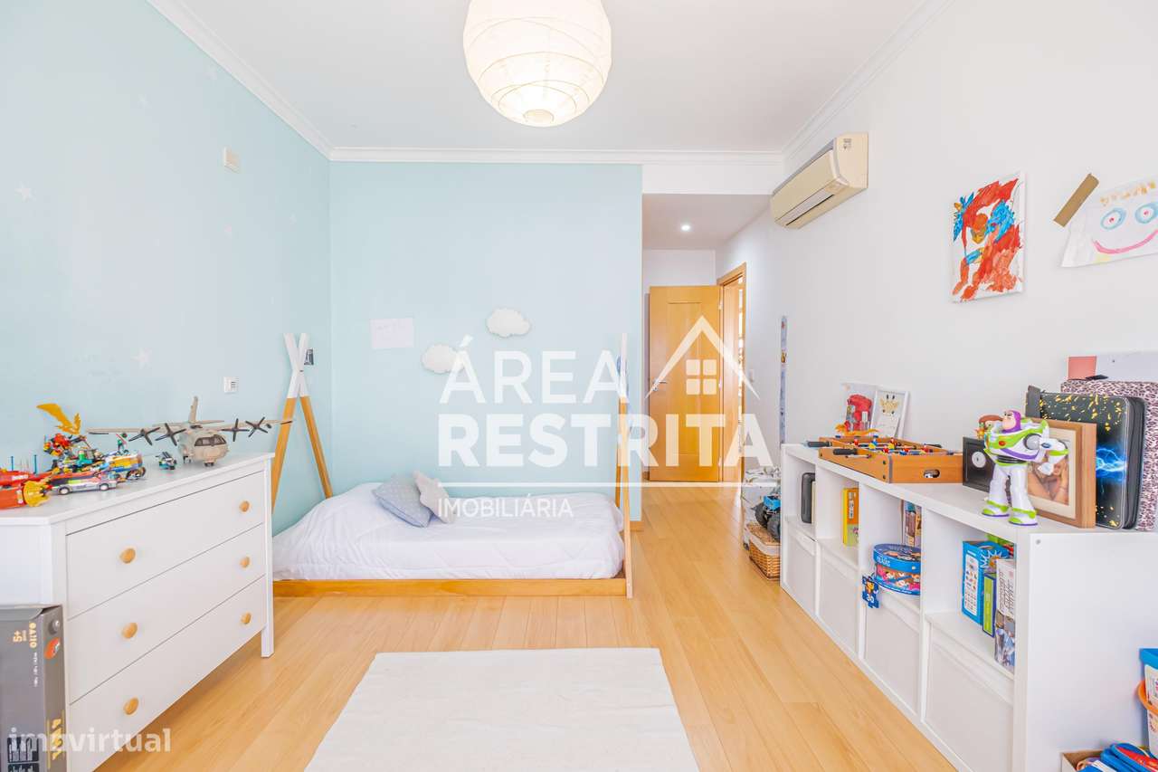Apartamento T3 com parqueamento e varanda no Parque Luso em Corroios-30