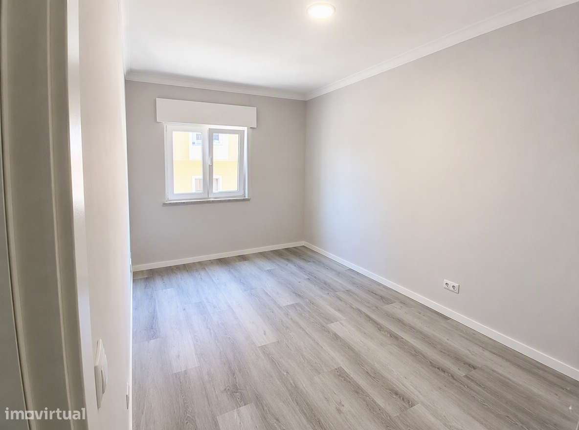 APARTAMENTO T2 PARA VENDA EM CORROIOS-18