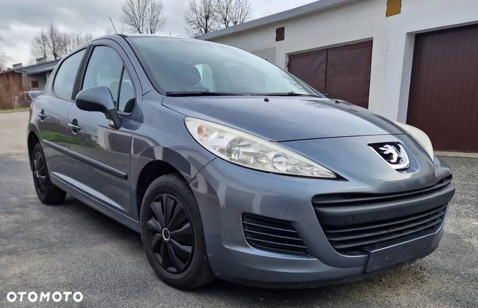 Peugeot 207 - 1