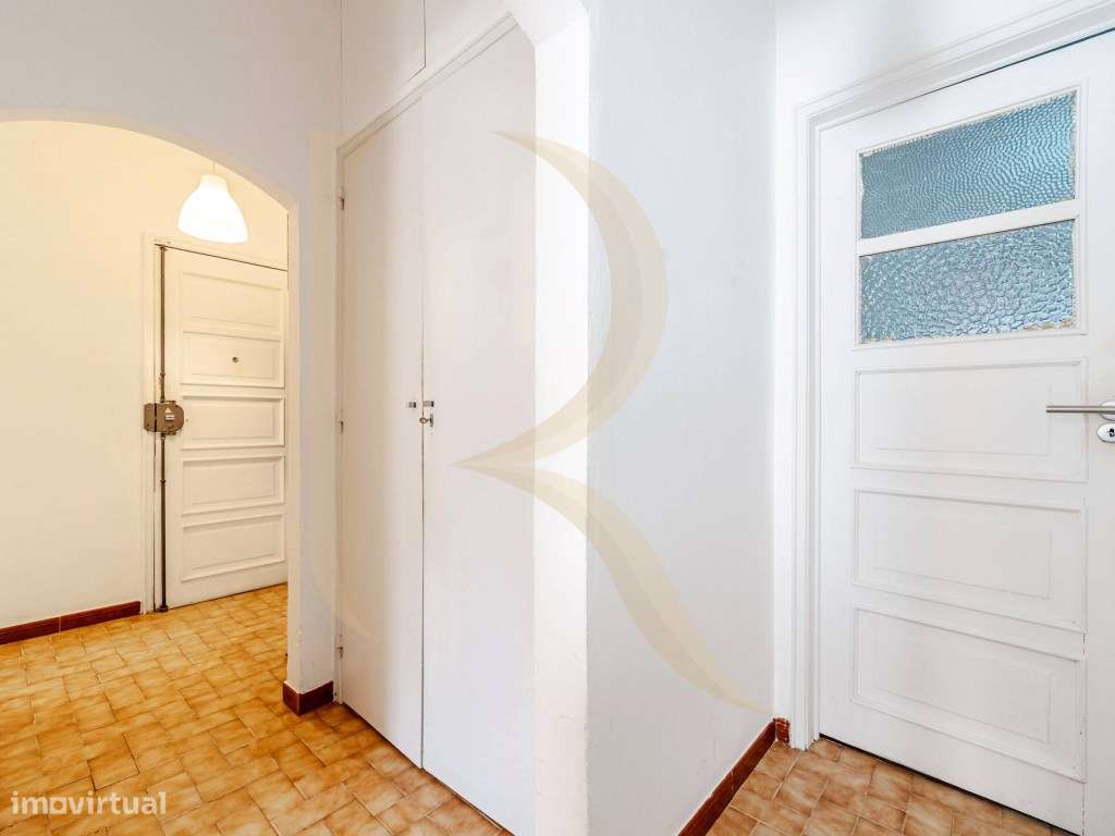 Apartamento T2 com quintal e elevador em Ajuda - Lisboa-6