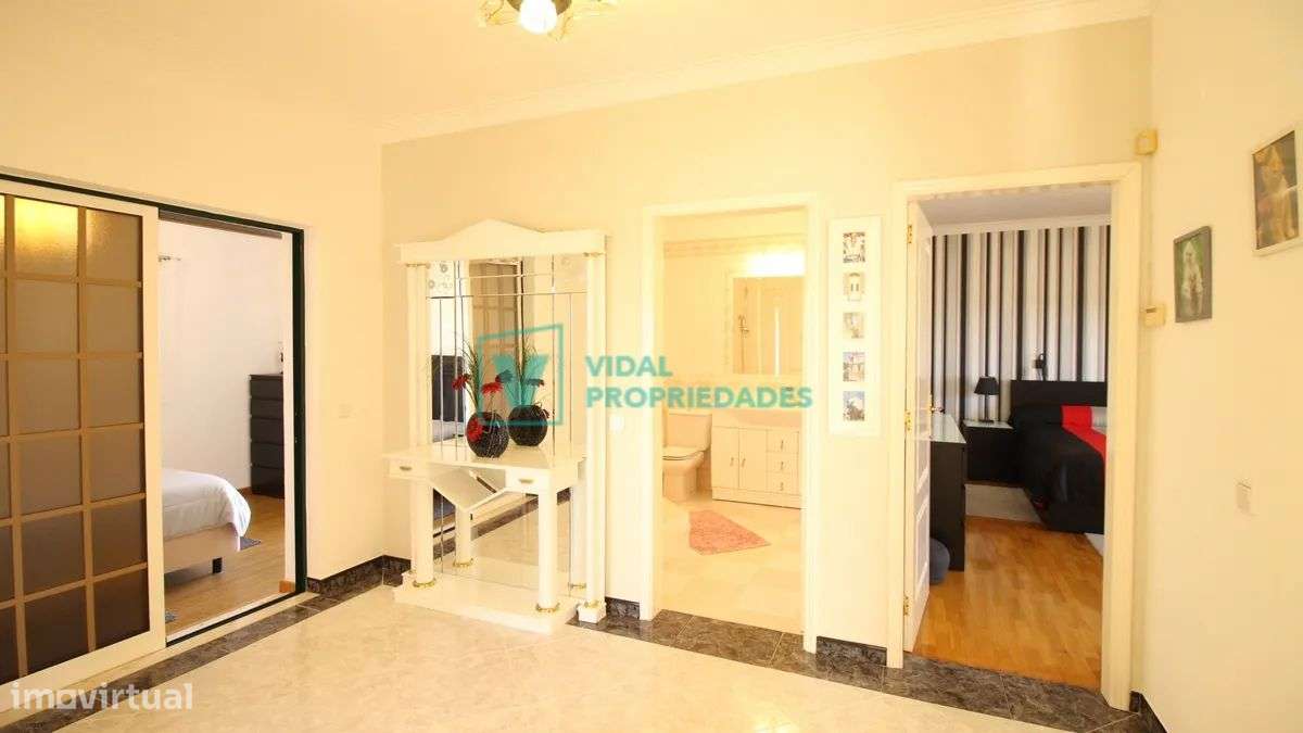 Moradia T7 com piscina e garagem em Loulé-14