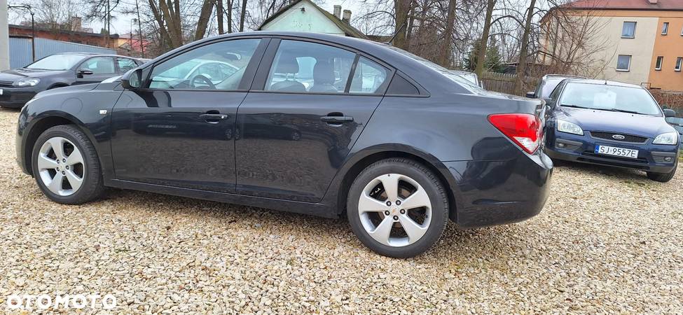 Chevrolet Cruze 1.8 LS+ - 11