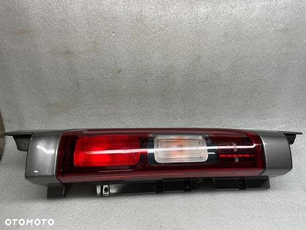 LAMPA LEWY TYL TYLNA TRAFIC III VIVARO B TALENTO - 1