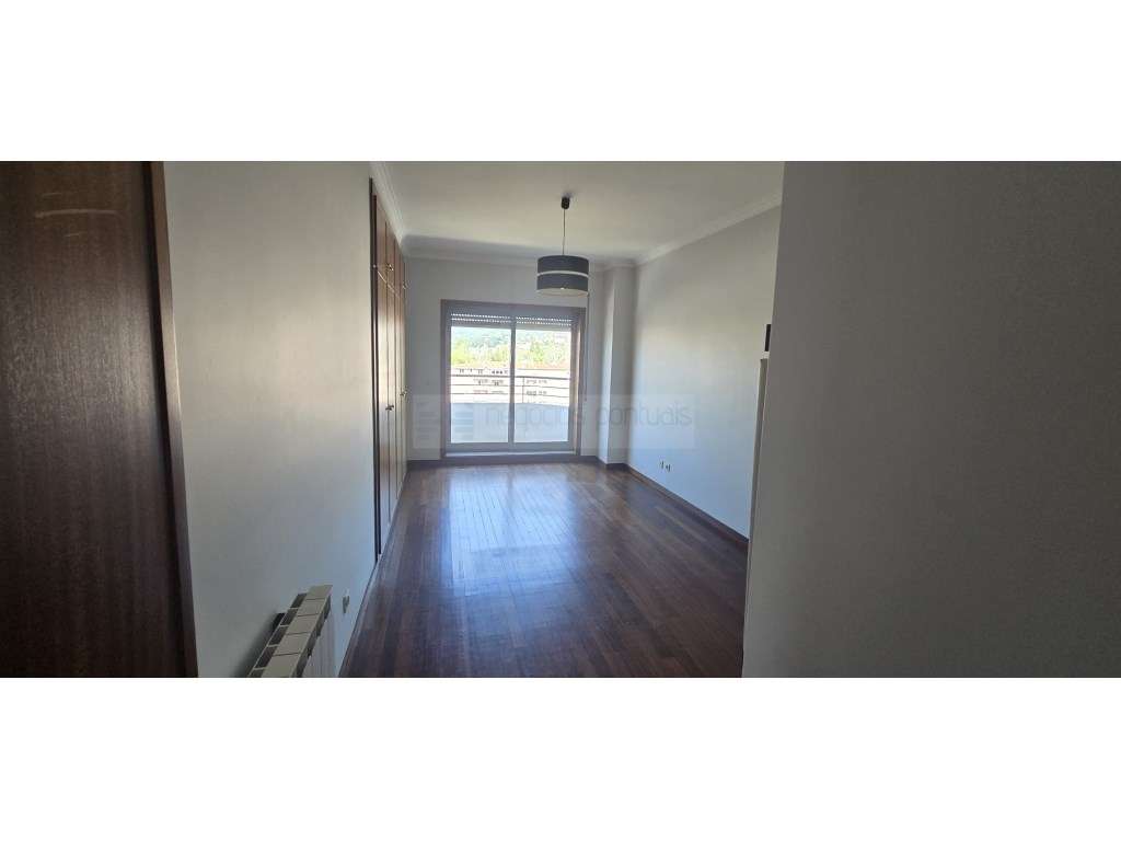Excelente apartamento T5 Duplex-17