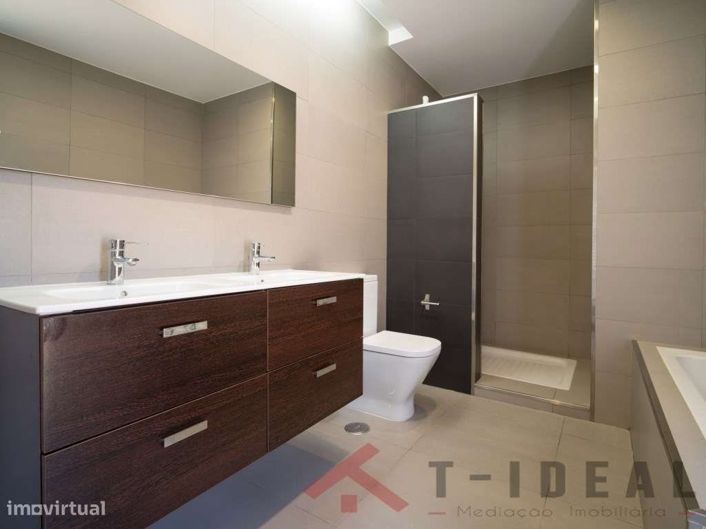 Moradia T4 Moderna Vista Mar-33